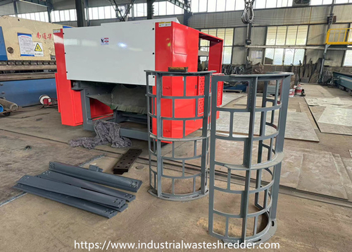 Berita perusahaan terbaru tentang Model 2400F Dengan Spare Sieve Mesh Untuk Rusia Jumbo Bag Klien,PP tas besar pra mesin pemotong,PP tas shredder,kapasitas besar
