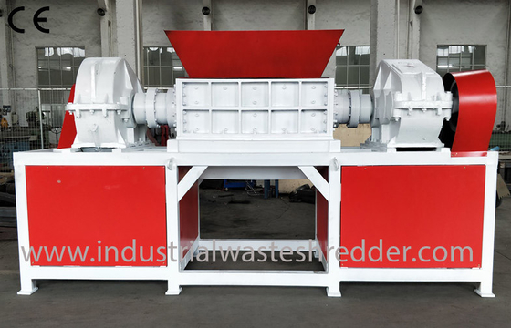 Harga yang bagus Shredder Pallet Kayu Limbah Industri 45 KW Dengan Sistem Pemisahan Magnetik on line