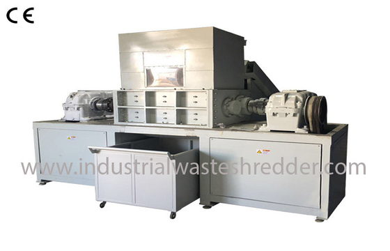 Harga yang bagus Shredder Limbah Plastik Kecepatan Halus V Blade Desain Untuk Benjolan / Pipa Plastik on line