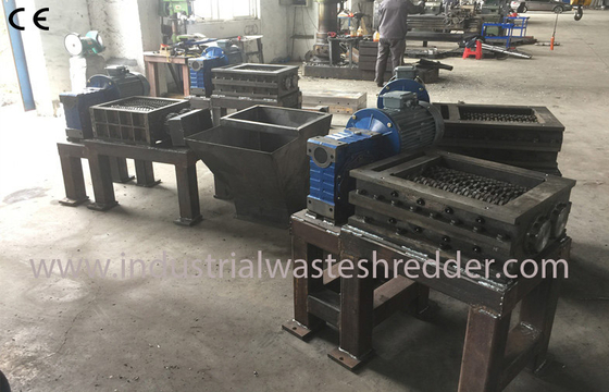 Harga yang bagus Mesin Shredder Plastik Shaft Kecil, Mesin Penghancur Botol Plastik Penghematan Ruang on line