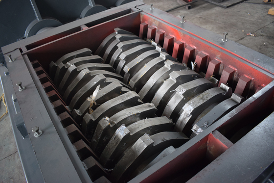Harga yang bagus Mesin Shredder Ternak / Domba Hewan Ukuran Blade Kustom Efisiensi Tinggi on line