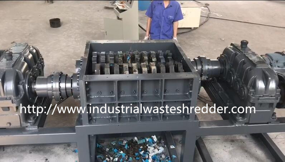 Harga yang bagus Industri Shredder Limbah Padat Industri 2 Motor Drive Untuk Pallet Kayu Limbah on line