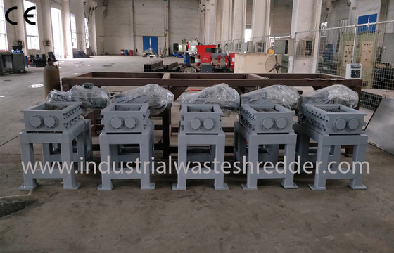 Harga yang bagus Dual Shaft Scrap Woven Bag Shredder, Mesin Shredding Kain Warna Abu-abu on line