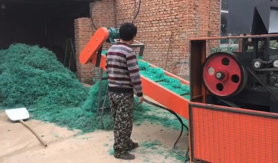 Harga yang bagus Fishing Net Scrap Plastik Film Shredder Memutar Desain Pisau Memutar on line