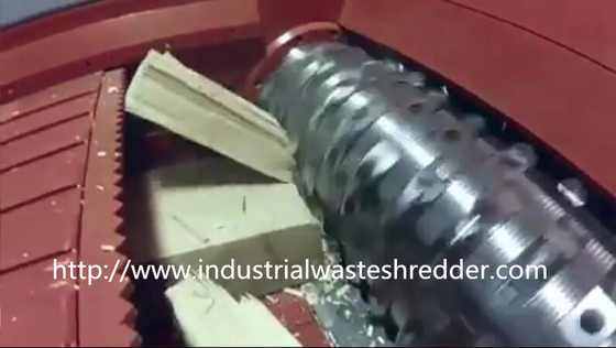 Harga yang bagus Pelat Kayu / Blok Shredder Poros Tunggal Stabil Menjalankan Sistem Pengumpanan Hidraulik on line