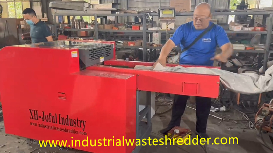 Harga yang bagus 800F Tekstil Scraps Shredder Pemotong Motor 7.5KW Mesin kecil Chopper Untuk Kain Penghancur Input Conveyor 1400*330mm Panjang*Lebar Selimut Shredder on line