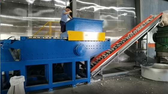 Harga yang bagus XRM Series HDPE PC Plastic Lumps Shredder Ukuran Output Minimum 20 Mm Tinggi Secara Efektif on line