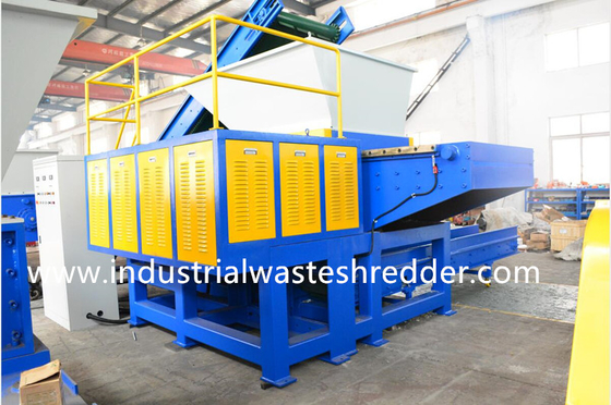 Harga yang bagus Hopper Pengumpanan Bergerak PU Foam Bale Shredder Poros Tunggal 1200x1200Mm on line
