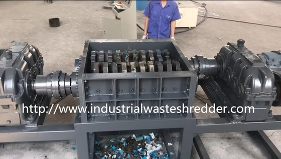 Harga yang bagus 4 Shaft Shredder Durable, Mesin Daur Ulang Plastik / Palet Kayu Shredder on line