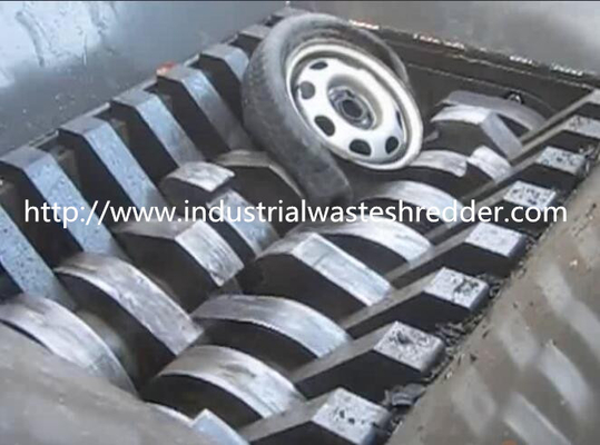 Harga yang bagus Scrap Karet Limbah Ban Shredder Shaft Ganda Dengan Torsi Tinggi Shredding on line
