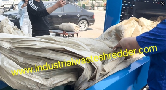 Plastic Agricultural Film Shredder VFD Motor Blower Discharge System,HDPE OPP Peralatan pengurangan ukuran film Kapasitas Lebih dari 500kg Per Jam, PP mesin penghancur aluminium foil