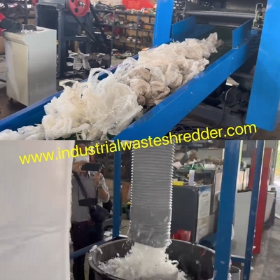 Industrial Stretch Film Shredder PE / LDPE Plastic Films Grinder Kapasitas Besar Disesuaikan
